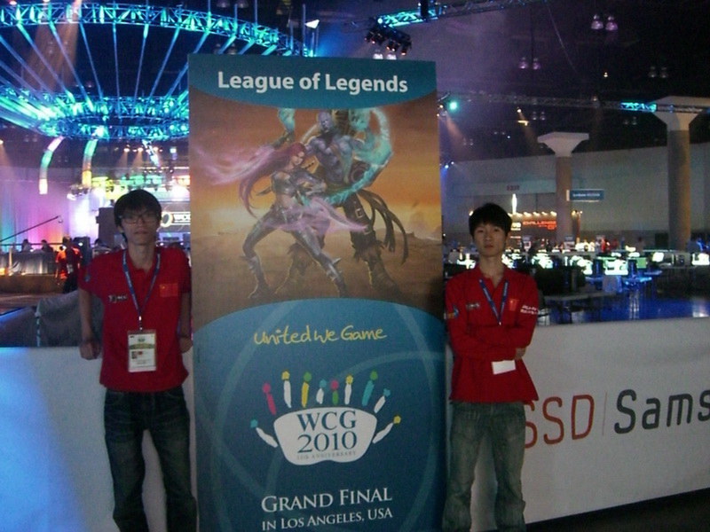 运动S15总决赛：电竞运动顶尖战队团队协作决胜时刻